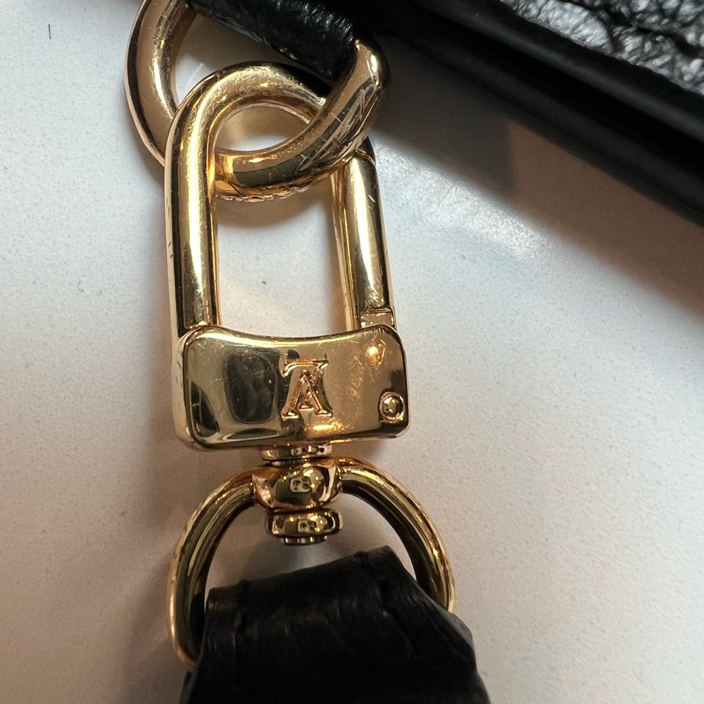 🩷🩷🩷 Louis Vuitton Black Monogram Wristlet-Melanie Pochette MM - Picture 5 of 16